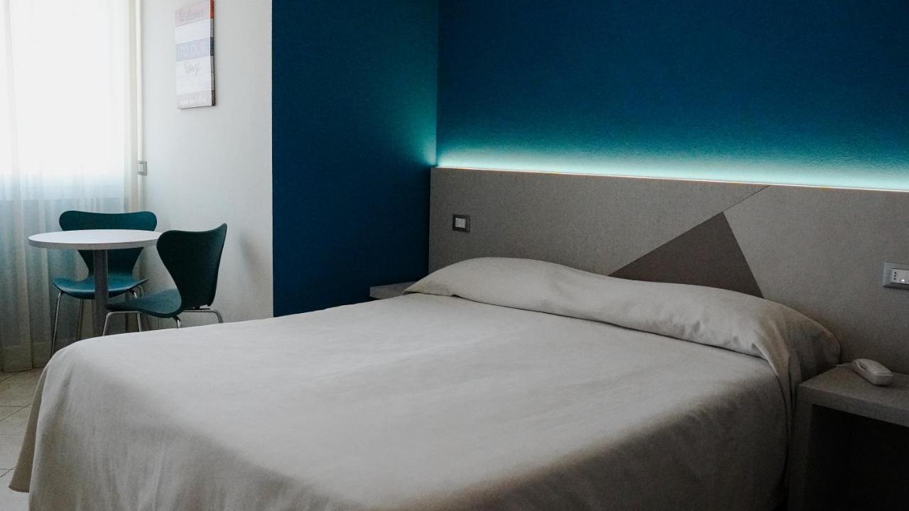 Hotel Kaly Вентімілья Екстер'єр фото