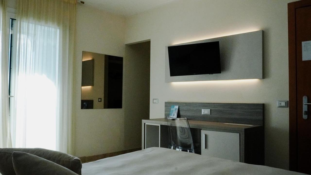 Hotel Kaly Вентімілья Екстер'єр фото