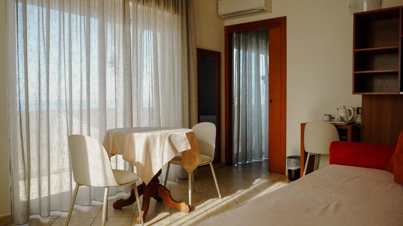 Hotel Kaly Вентімілья Екстер'єр фото