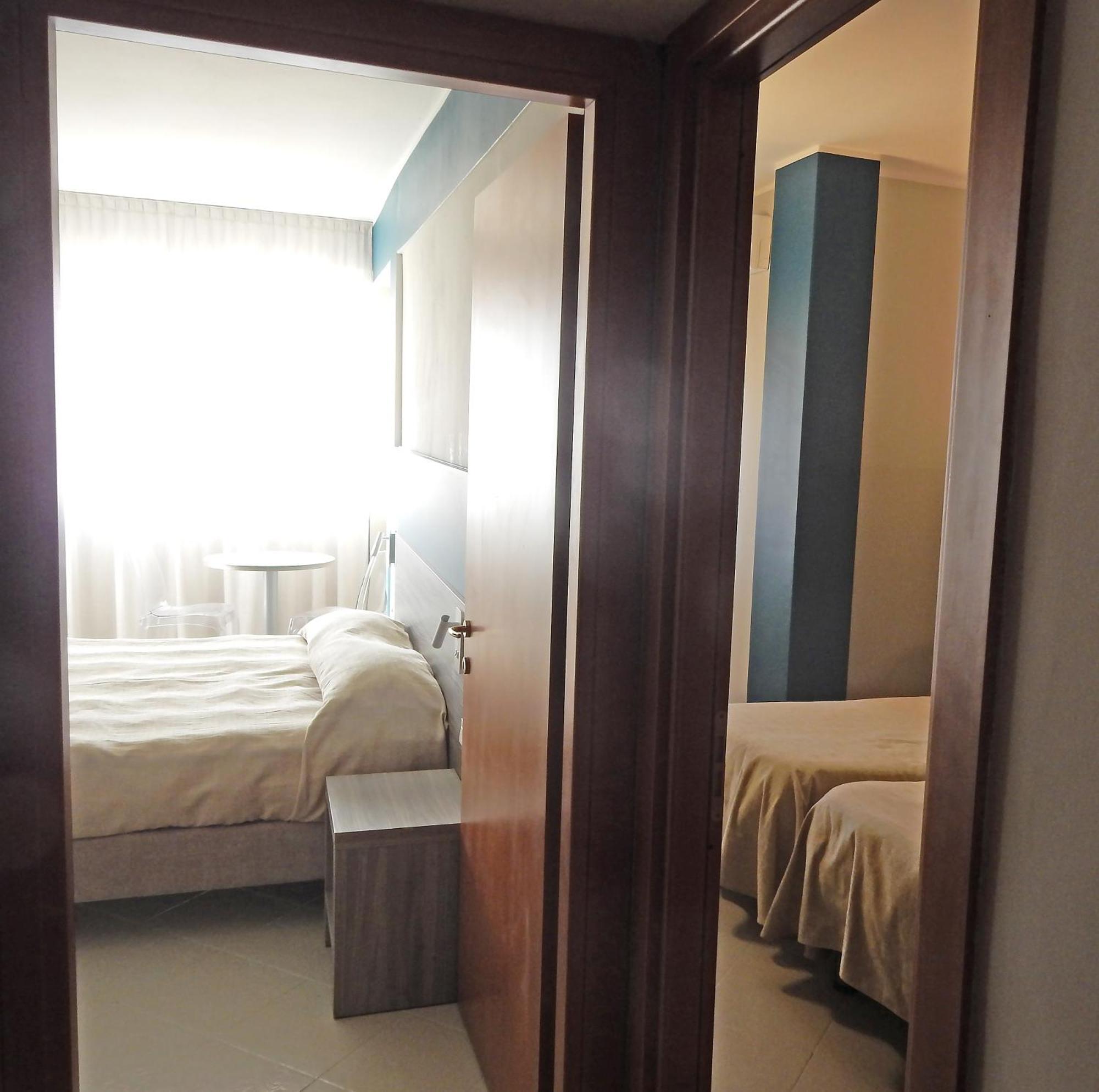 Hotel Kaly Вентімілья Екстер'єр фото